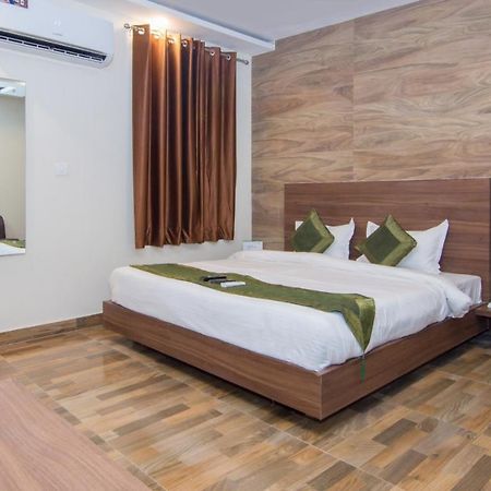 Treebo Trend Bipin International Hotel Lucknow Bagian luar foto
