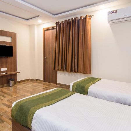 Treebo Trend Bipin International Hotel Lucknow Bagian luar foto