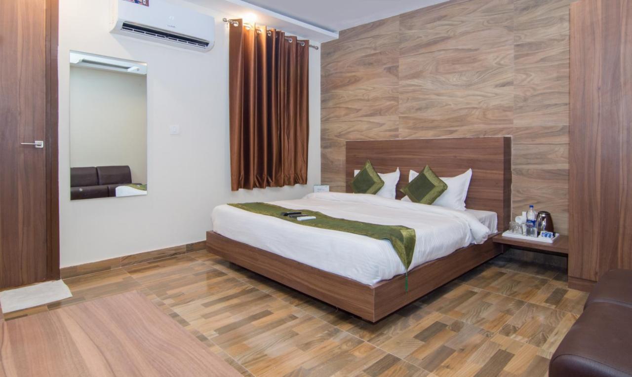 Treebo Trend Bipin International Hotel Lucknow Bagian luar foto