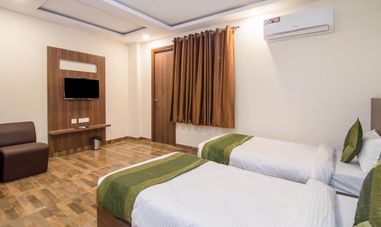 Treebo Trend Bipin International Hotel Lucknow Bagian luar foto