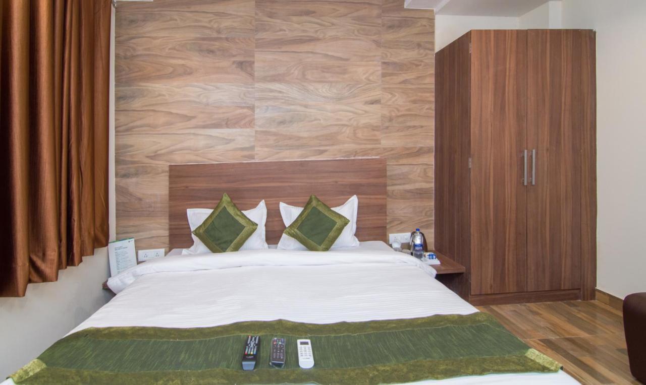 Treebo Trend Bipin International Hotel Lucknow Bagian luar foto