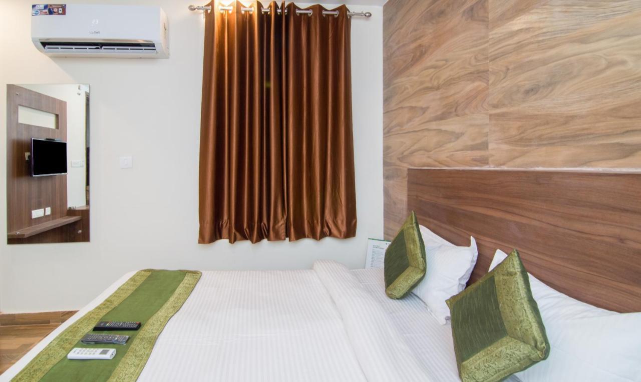 Treebo Trend Bipin International Hotel Lucknow Bagian luar foto