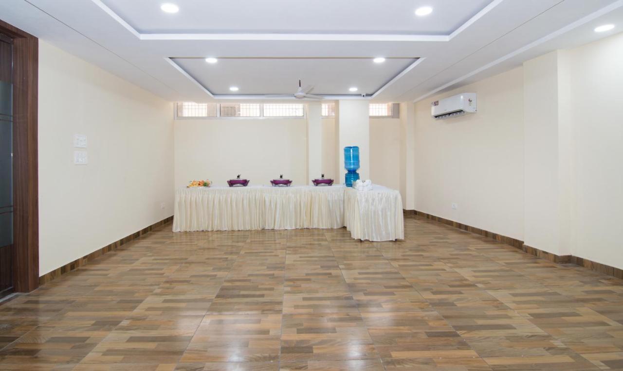 Treebo Trend Bipin International Hotel Lucknow Bagian luar foto
