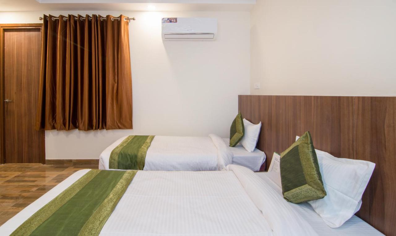 Treebo Trend Bipin International Hotel Lucknow Bagian luar foto