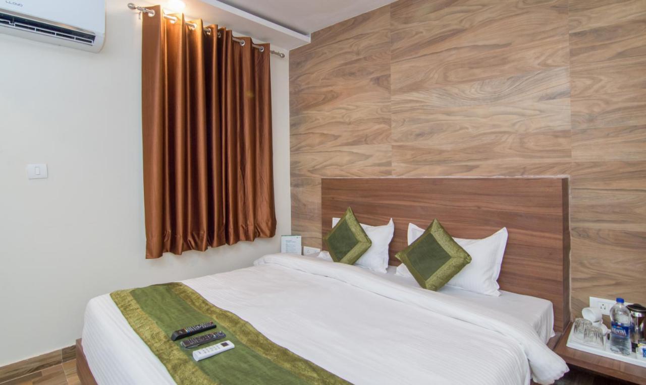 Treebo Trend Bipin International Hotel Lucknow Bagian luar foto