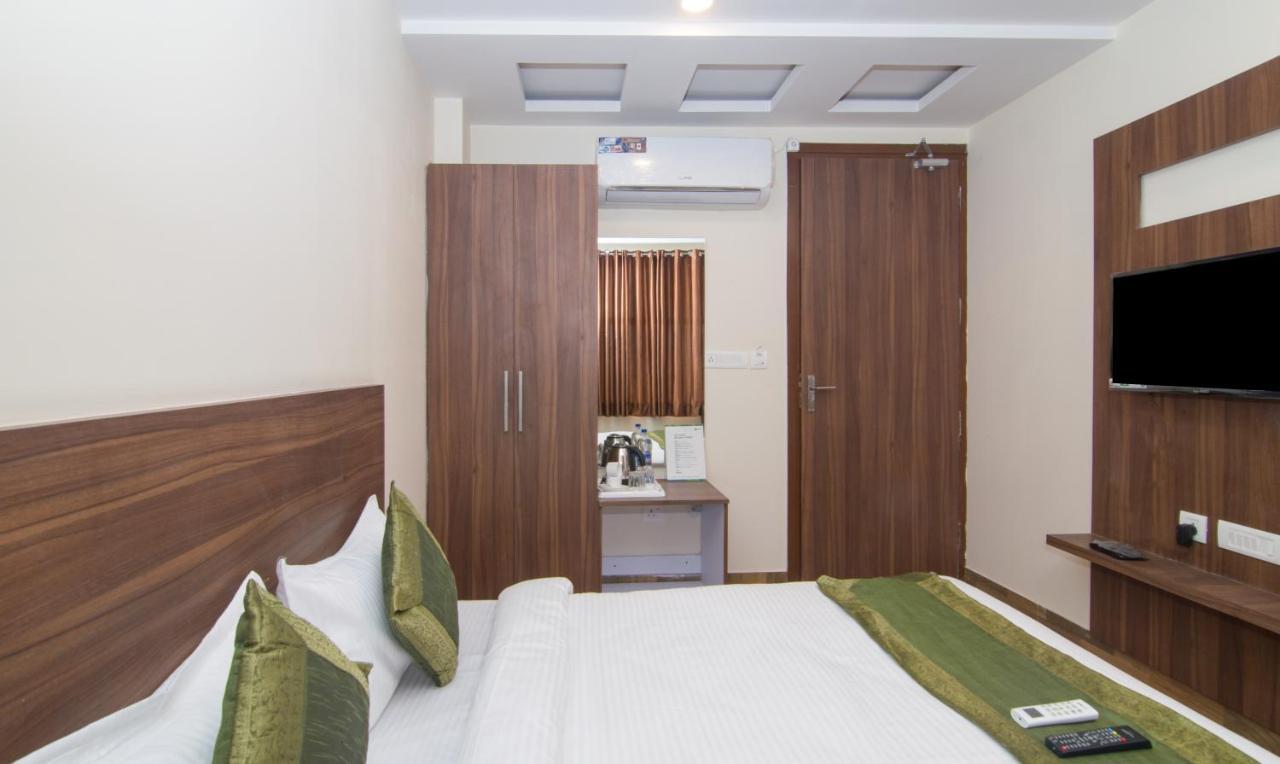 Treebo Trend Bipin International Hotel Lucknow Bagian luar foto