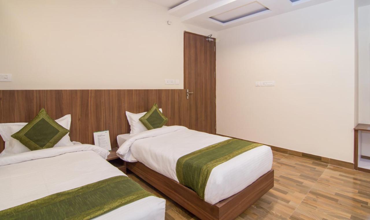 Treebo Trend Bipin International Hotel Lucknow Bagian luar foto