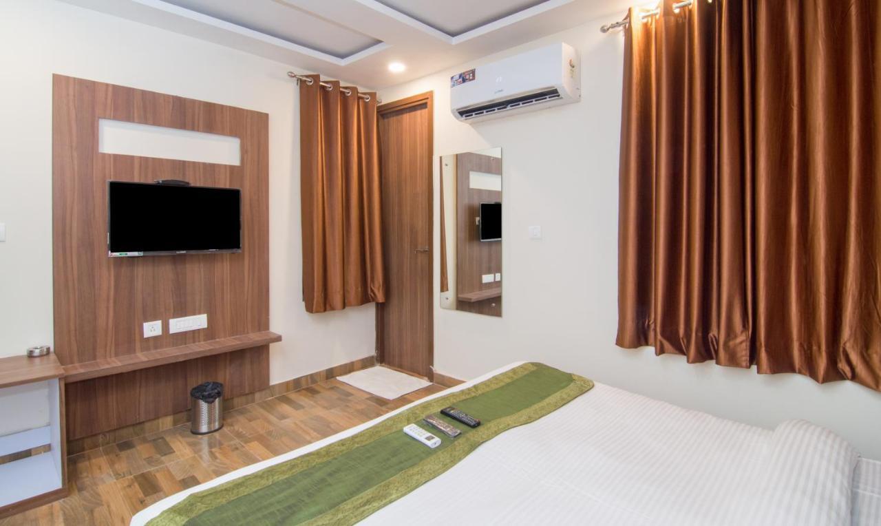 Treebo Trend Bipin International Hotel Lucknow Bagian luar foto